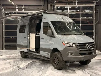2022 Mercedes-Benz Sprinter 2500 photo 2