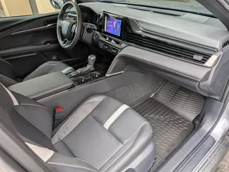 Camry SE Hybrid 4