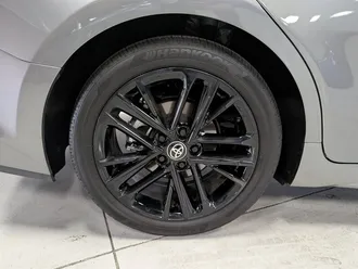 Camry SE Hybrid 13