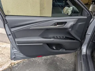 Camry SE Hybrid 18
