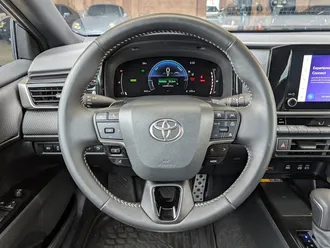 Camry SE Hybrid 19