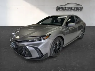 2025 Toyota Camry SE Hybrid photo 5