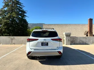 2023 Toyota Highlander photo 7