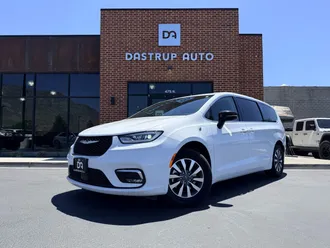 Pacifica Hybrid 1