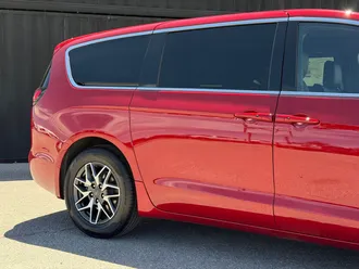 2027 Chrysler Pacifica photo 5