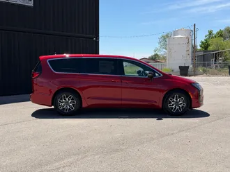 2027 Chrysler Pacifica photo 6