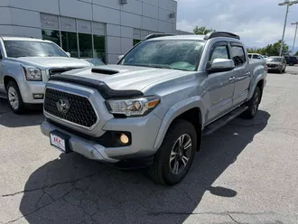 2019 Toyota Tacoma 4WD photo 2