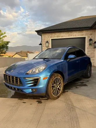 2017 Porsche Macan photo 2