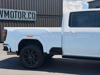 2025 GMC Sierra 3500HD photo 4