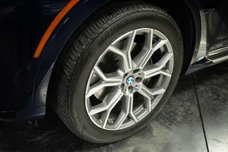 2021 BMW X7 photo 4