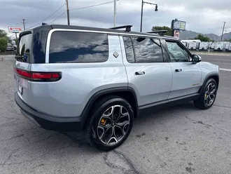 2022 Rivian R1S photo 5