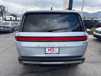 2022 Rivian R1S photo 6