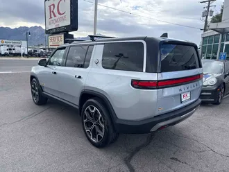 2022 Rivian R1S photo 7