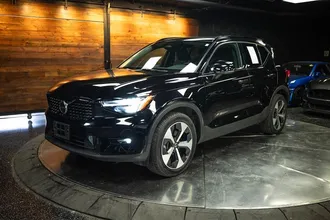 2023 VOLVO XC40 B4 photo 2