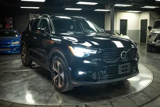 2023 VOLVO XC40 B4 photo 5
