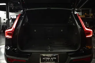 2023 VOLVO XC40 B4 photo 7