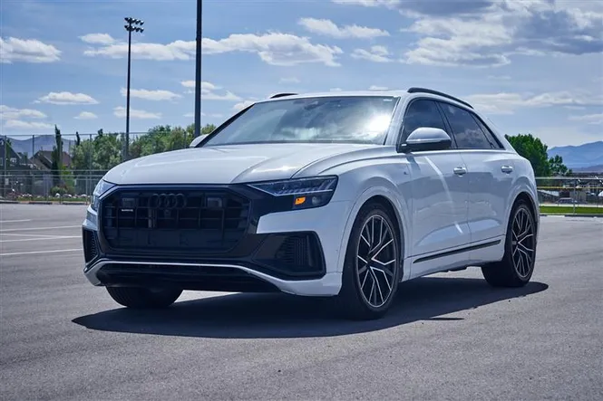 2023 AUDI Q8