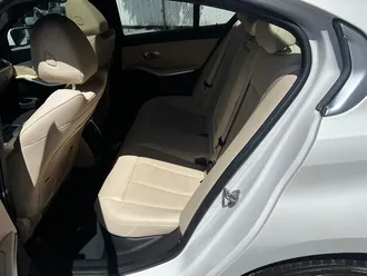 3 Series 330e xDrive 13