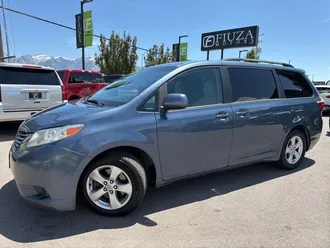 2017 Toyota Sienna photo 2