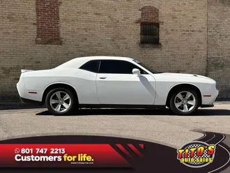 2021 Dodge Challenger photo 3