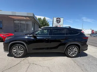 2021 Toyota Highlander photo 2