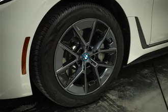 2024 BMW I4 photo 3
