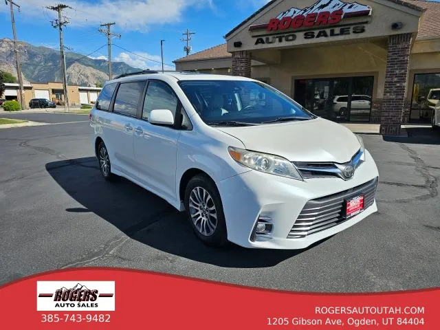 2018 Toyota Sienna XLE Minivan 4D