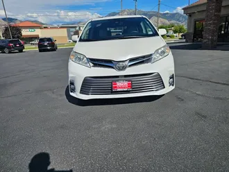 2018 Toyota Sienna photo 2
