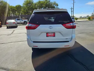 2018 Toyota Sienna photo 6