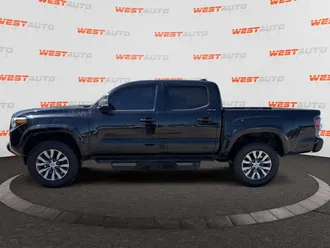 2022 Toyota Tacoma photo 2