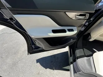F-PACE 35t Prestige 23