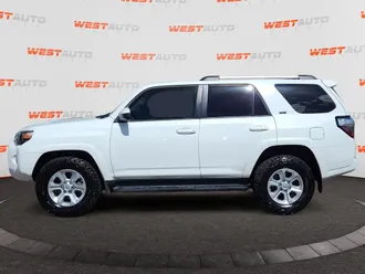2020 Toyota 4Runner photo 2