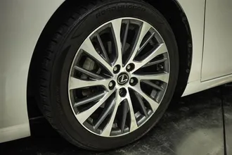 2020 LEXUS ES photo 3