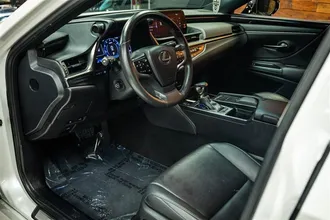 2020 LEXUS ES photo 7
