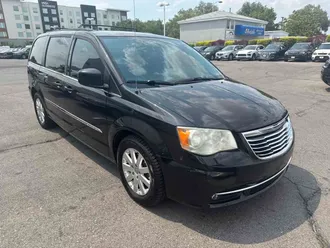 2014 Chrysler Town & Country photo 3