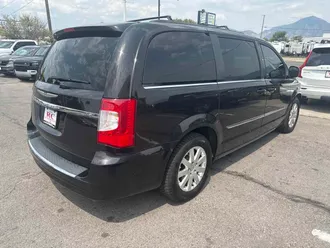 2014 Chrysler Town & Country photo 4