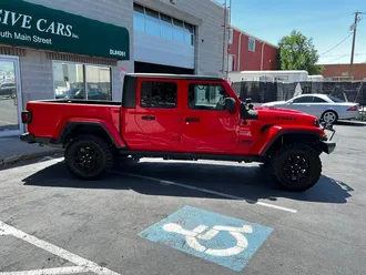 Gladiator Willys Sport 10