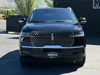 2025 Lincoln Navigator photo 2