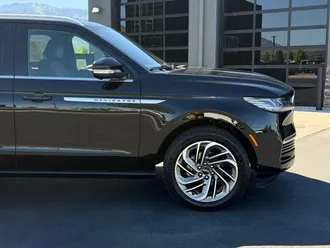 2025 Lincoln Navigator photo 3