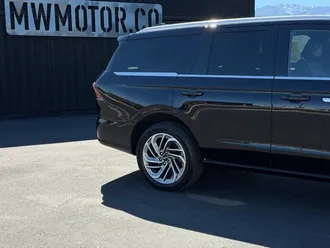 2025 Lincoln Navigator photo 4