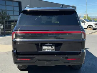 2025 Lincoln Navigator photo 6