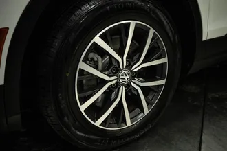 2019 VOLKSWAGEN TIGUAN photo 3