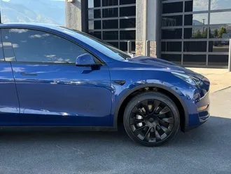 2024 Tesla Model Y photo 3