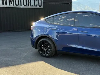 2024 Tesla Model Y photo 4