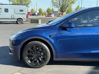 2024 Tesla Model Y photo 7