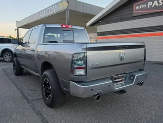 2009 Dodge Ram 1500 Crew Cab photo 3