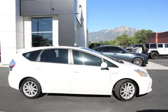 PRIUS V 9