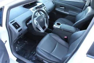 PRIUS V 10