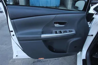 PRIUS V 12