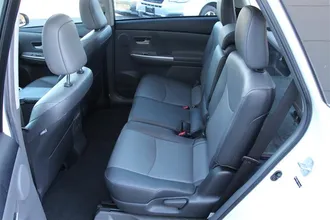 PRIUS V 14
